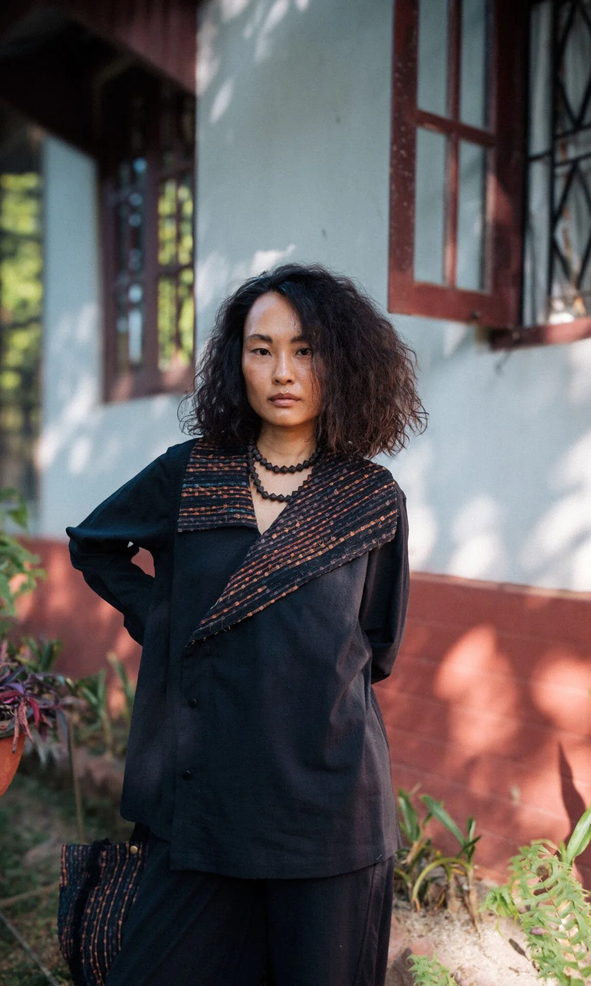 Handwoven Arrow collar shirt - Blac