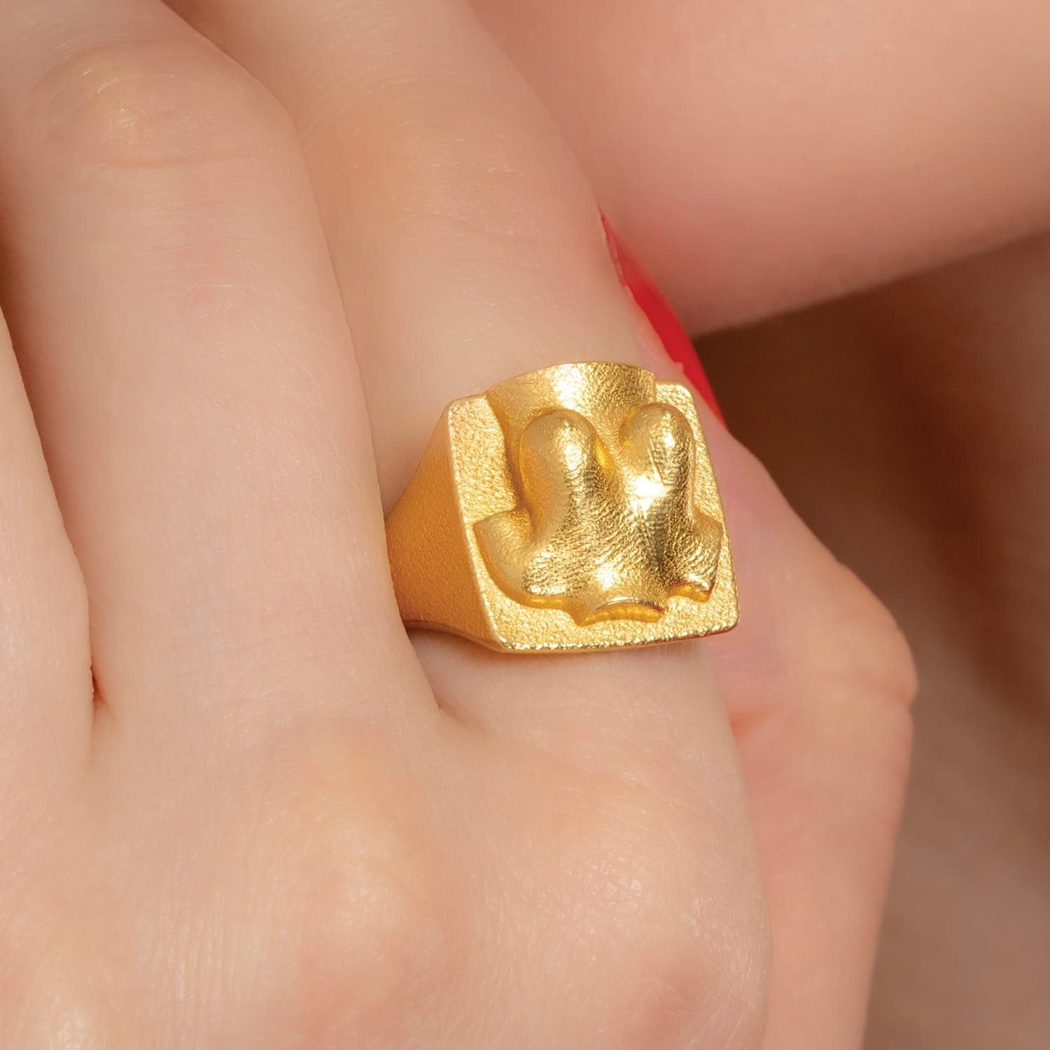 Granular Diva Signet Ring – 22KT Go