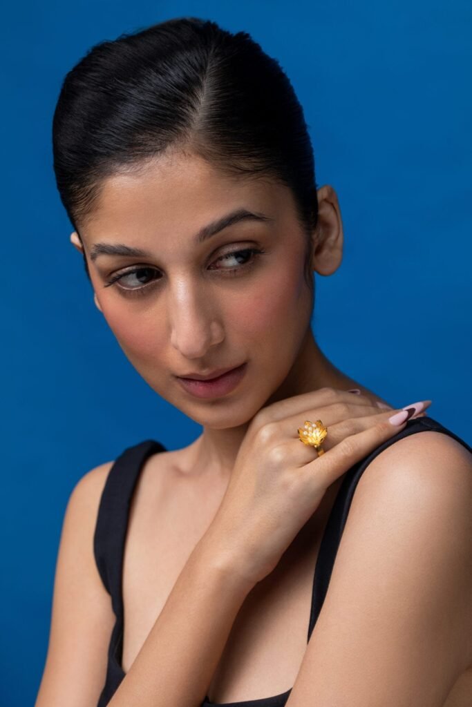 Pearly Golden Flower Ring