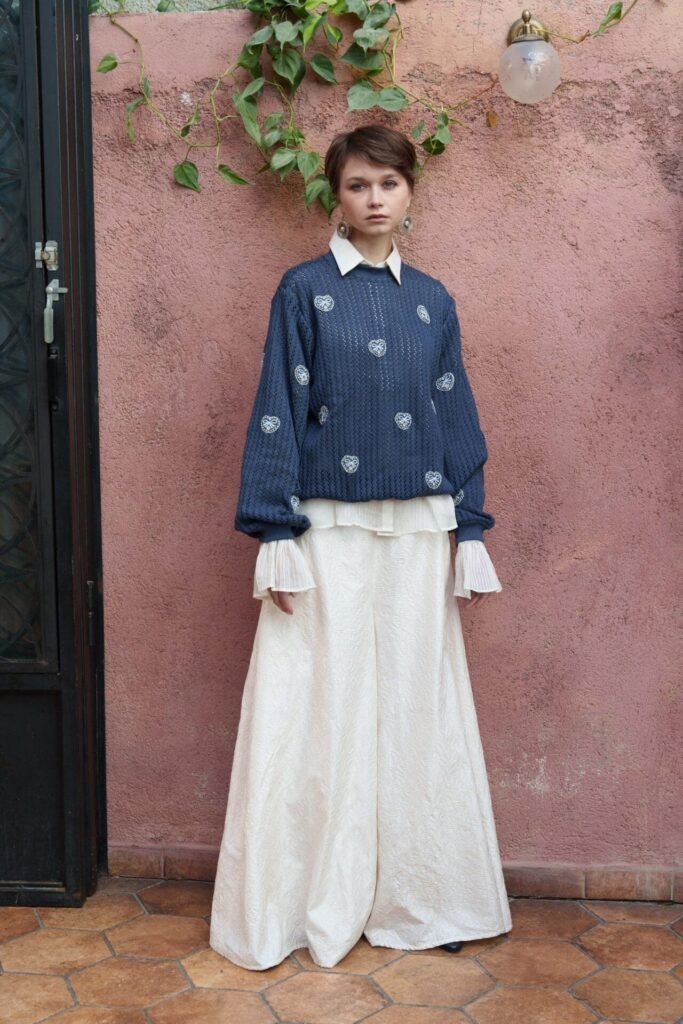 Blue heart embroidery sweater