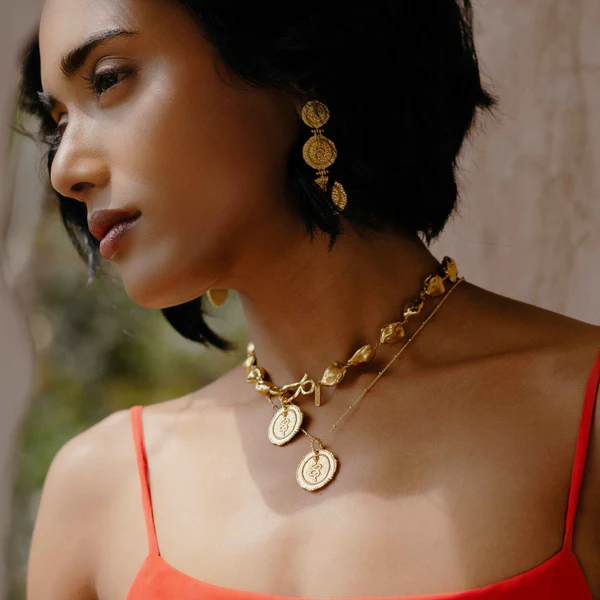 Embossed Snake Medallion Necklace –