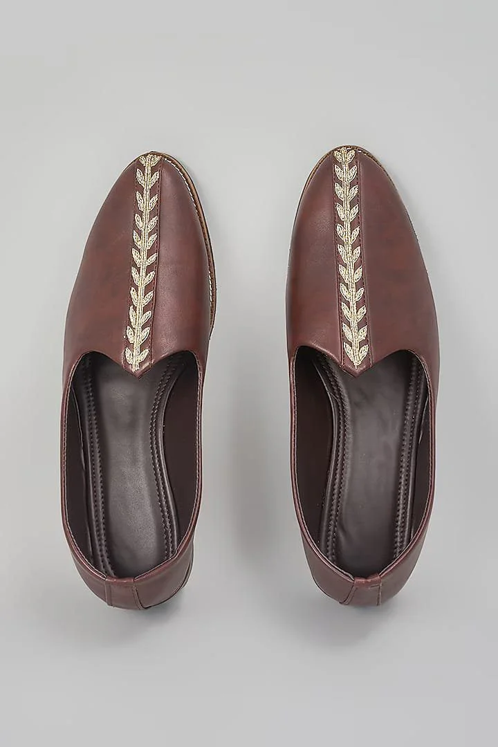 Brown Embroidered Juttis