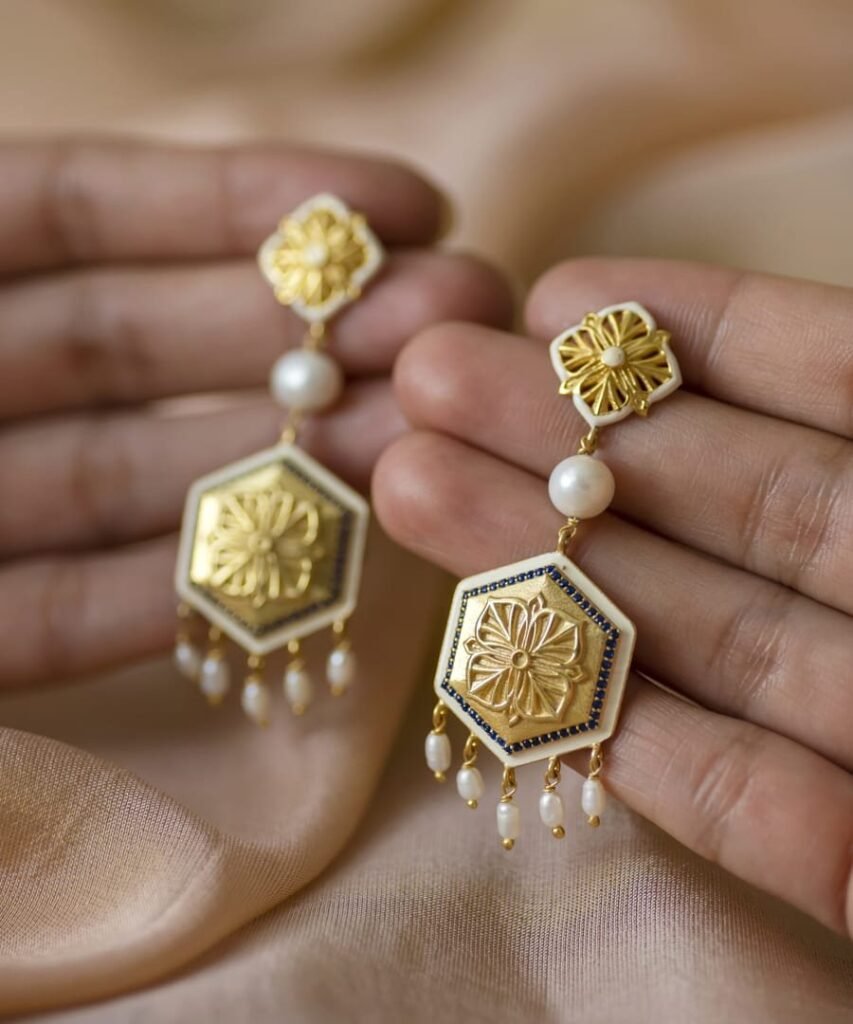 Magnolia Long Earrings Golden