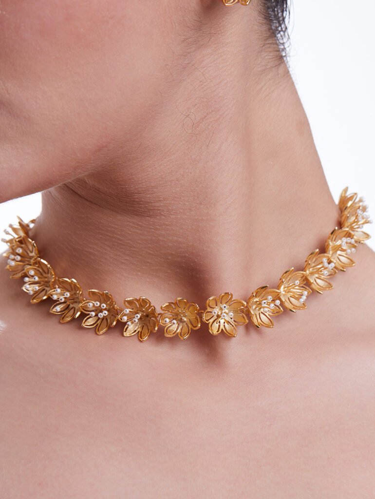 Pearly Golden Flower Necklace