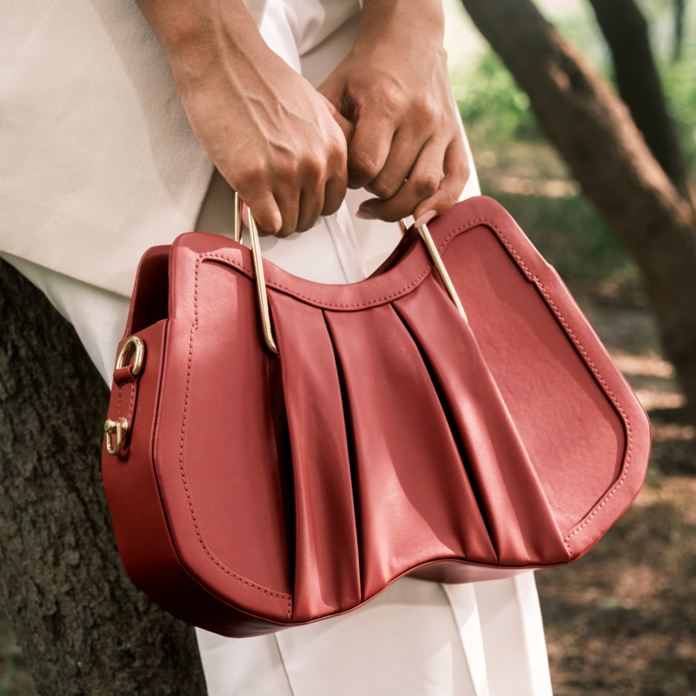 Flutura Clutch