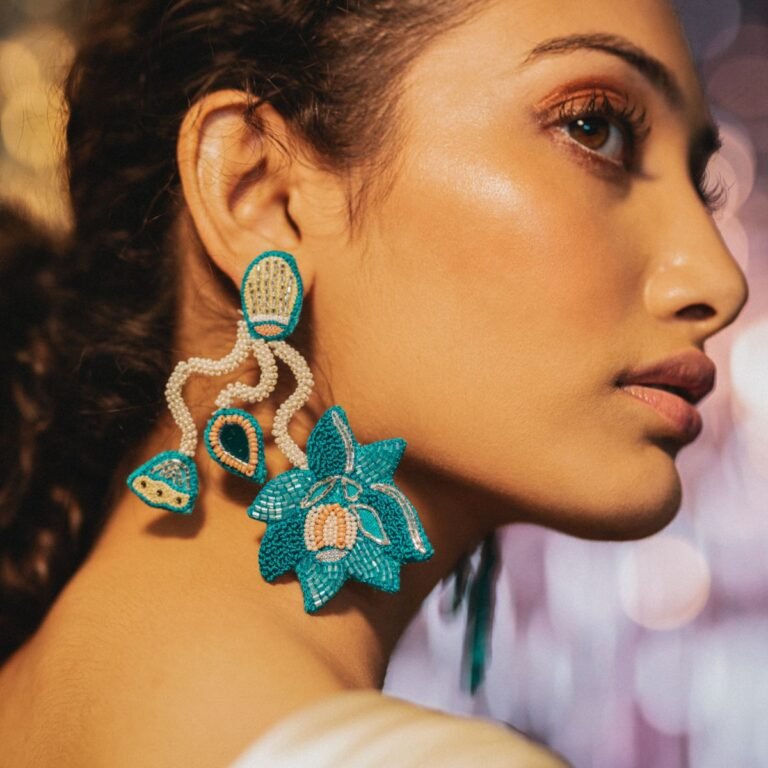 Feni Floral Earrings