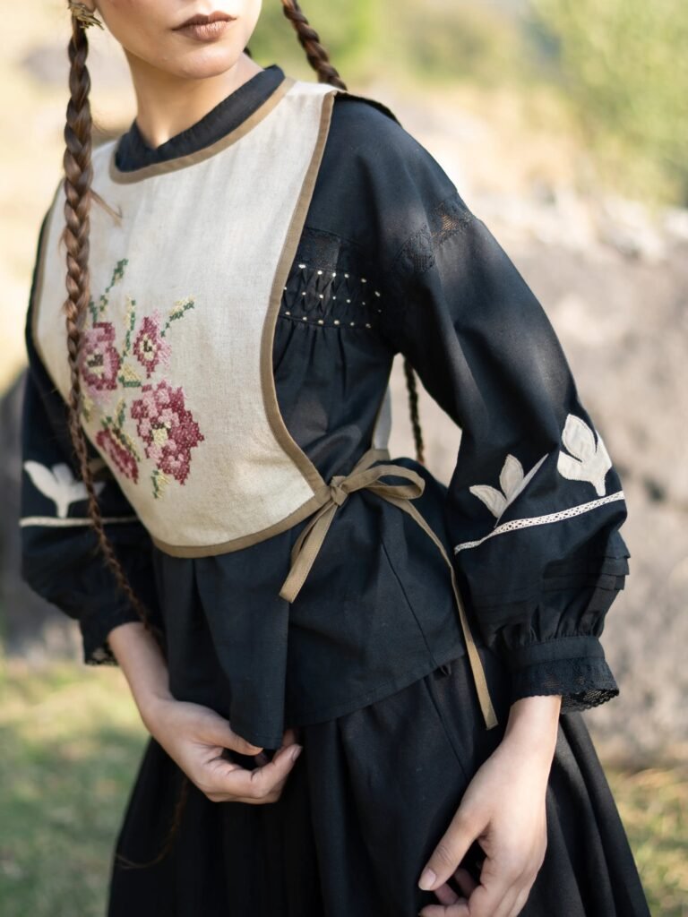 Sonnet Bib