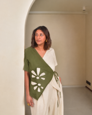 MiaAppliqueWrapTop Olive2