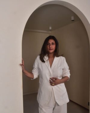 White amara blazer1